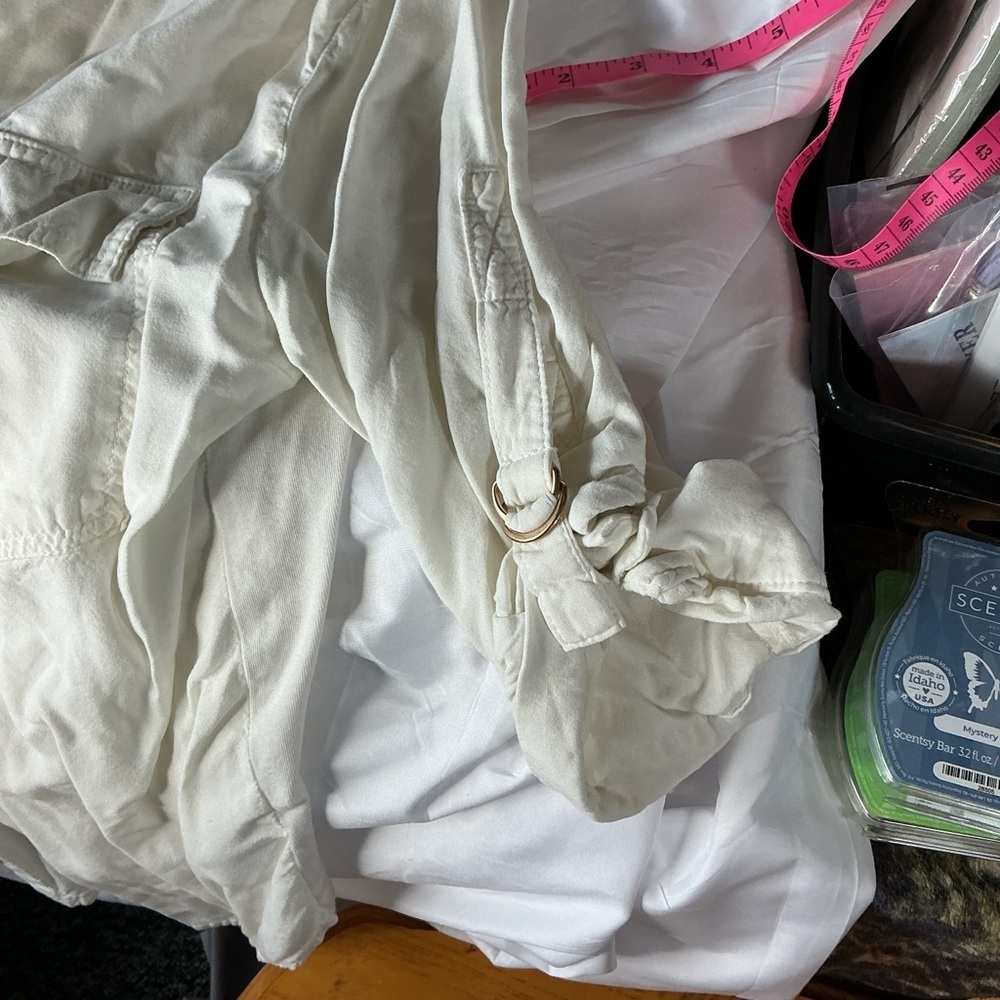 Elegant Cream Button-Up Shirt - Picture 6 of 7